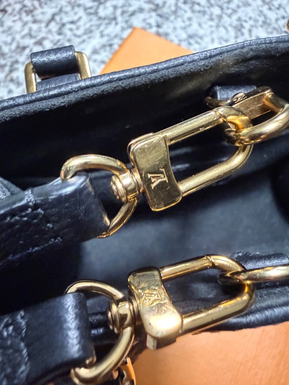 LV On-The-Go BB - Picture 3 of 4